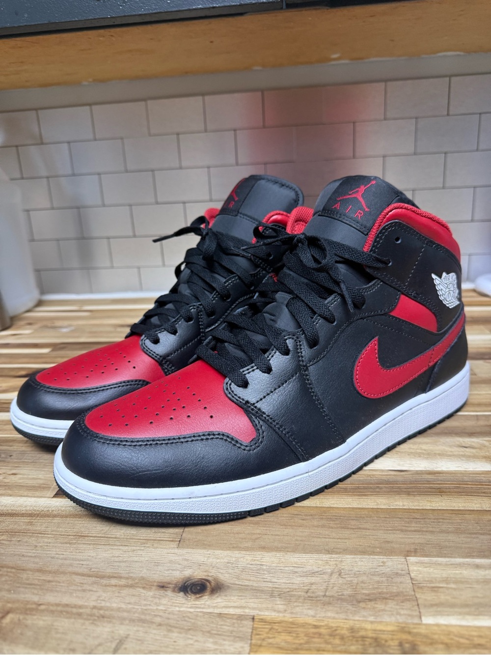Jordan 1 Mid Bred Size 13